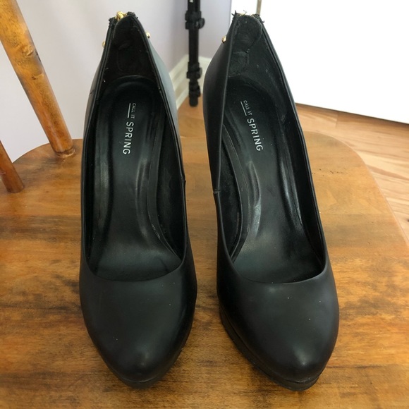 Black 5in. Pumps with gold details - Picture 2 of 3